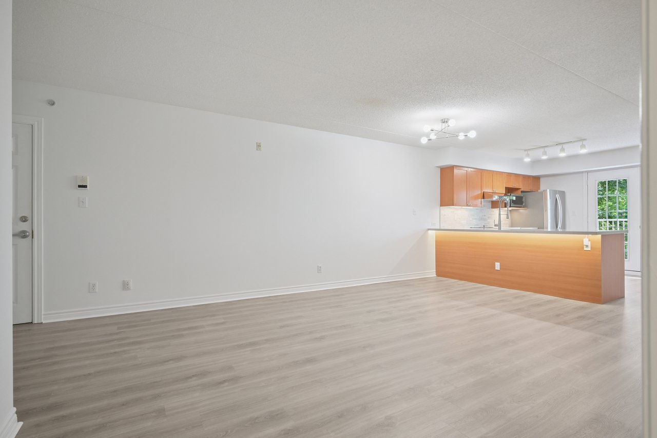 Upgraded 1 Bed+ Den Suite Overlooking Ravine