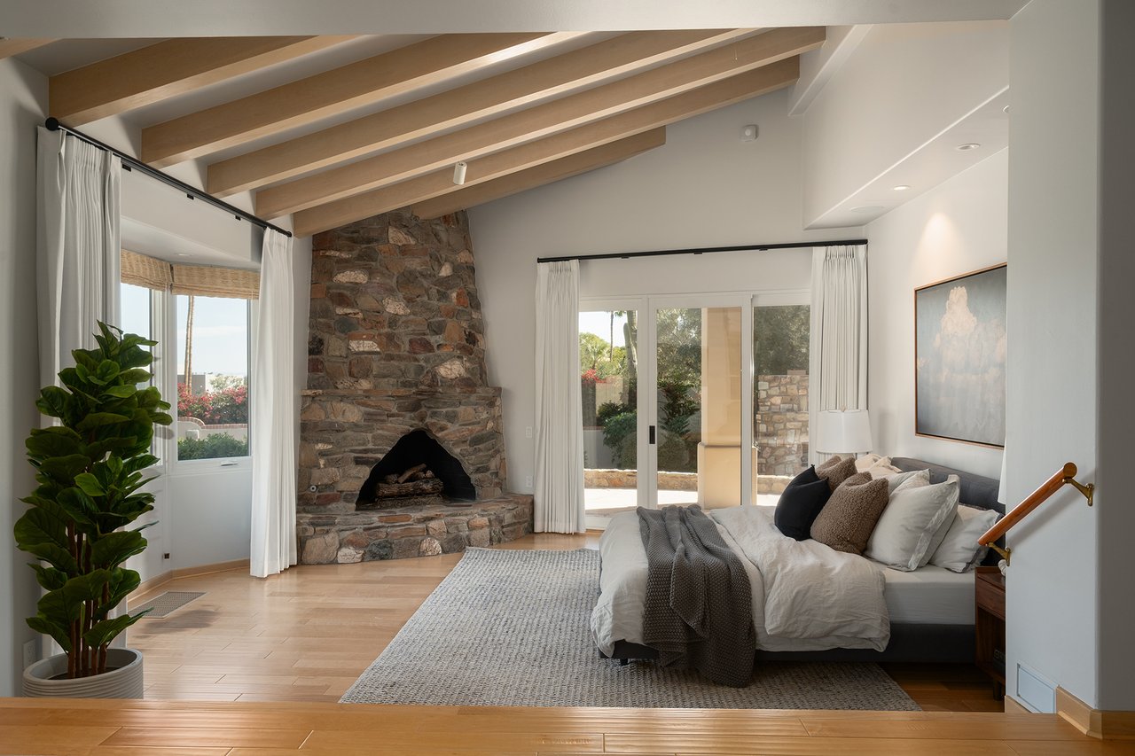 7224 N LAKESIDE Lane