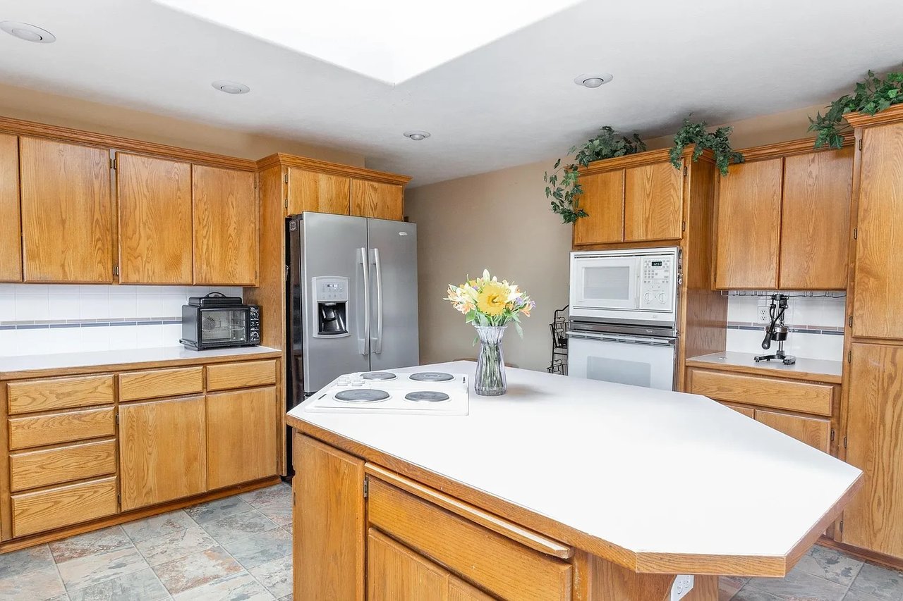 9706 N Ridgecrest Dr