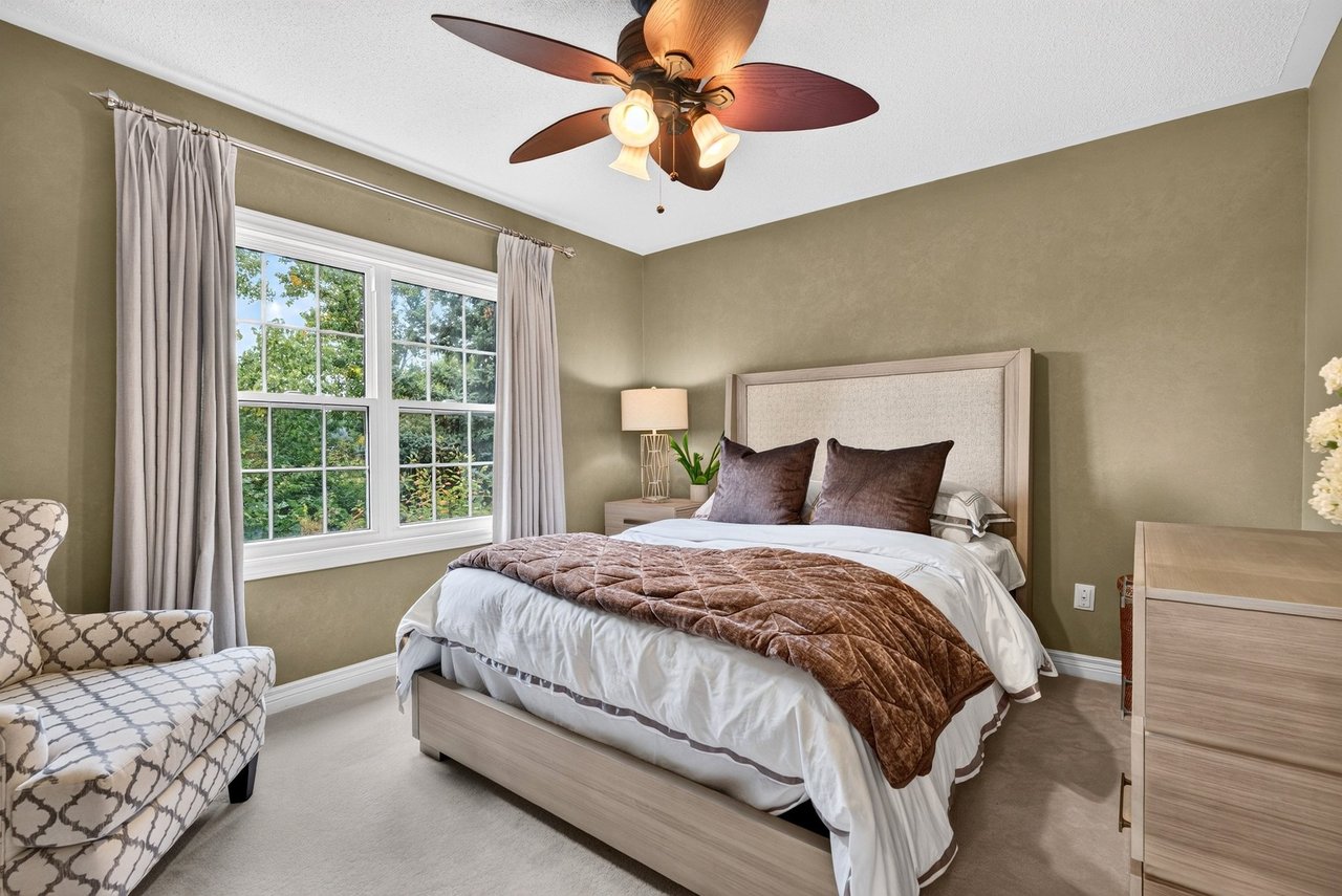 Executive Millcroft Townhome