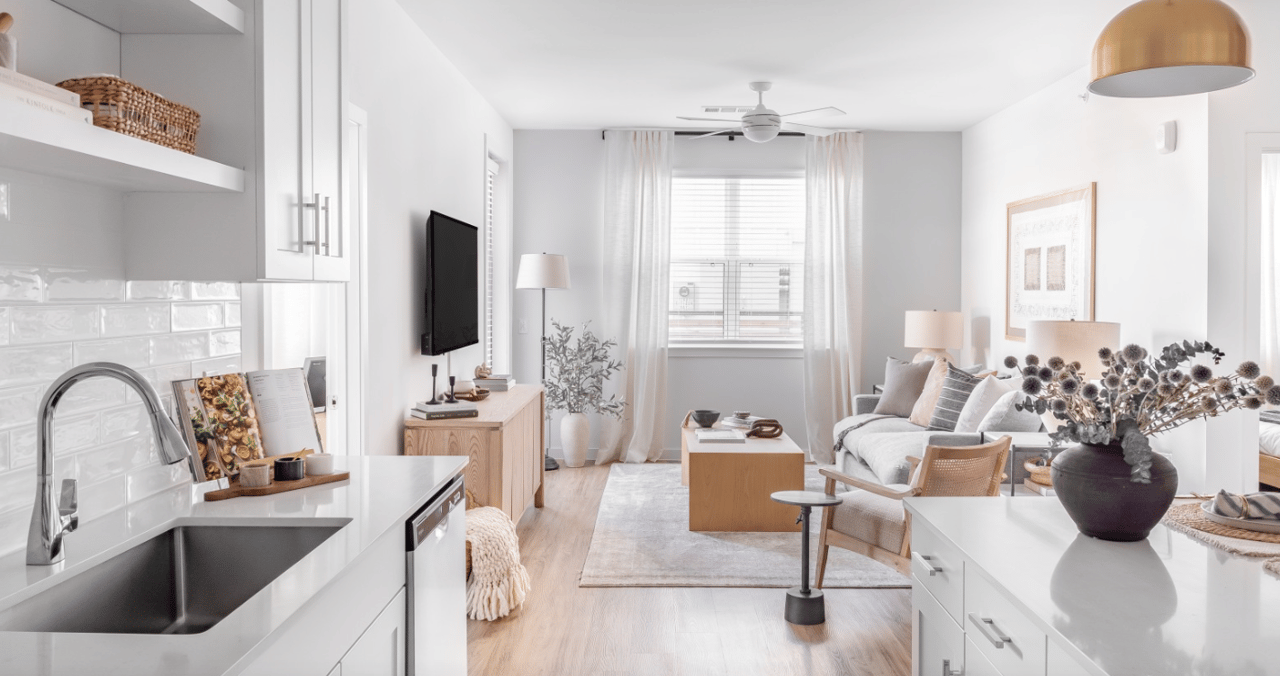 10 weeks free + $2,500 e-gift card