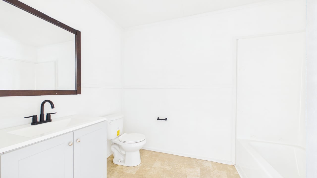 122 W C St
