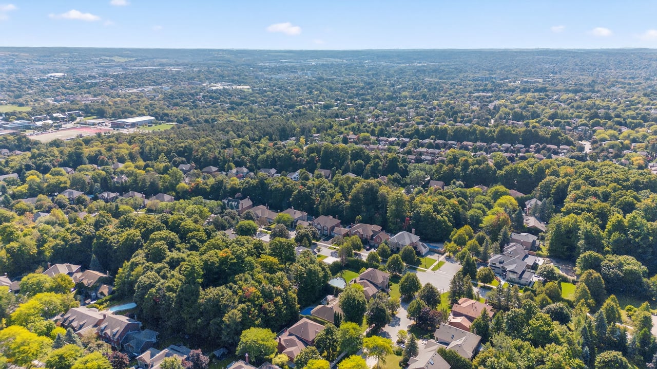 6 Falling Leaf Crt, Aurora