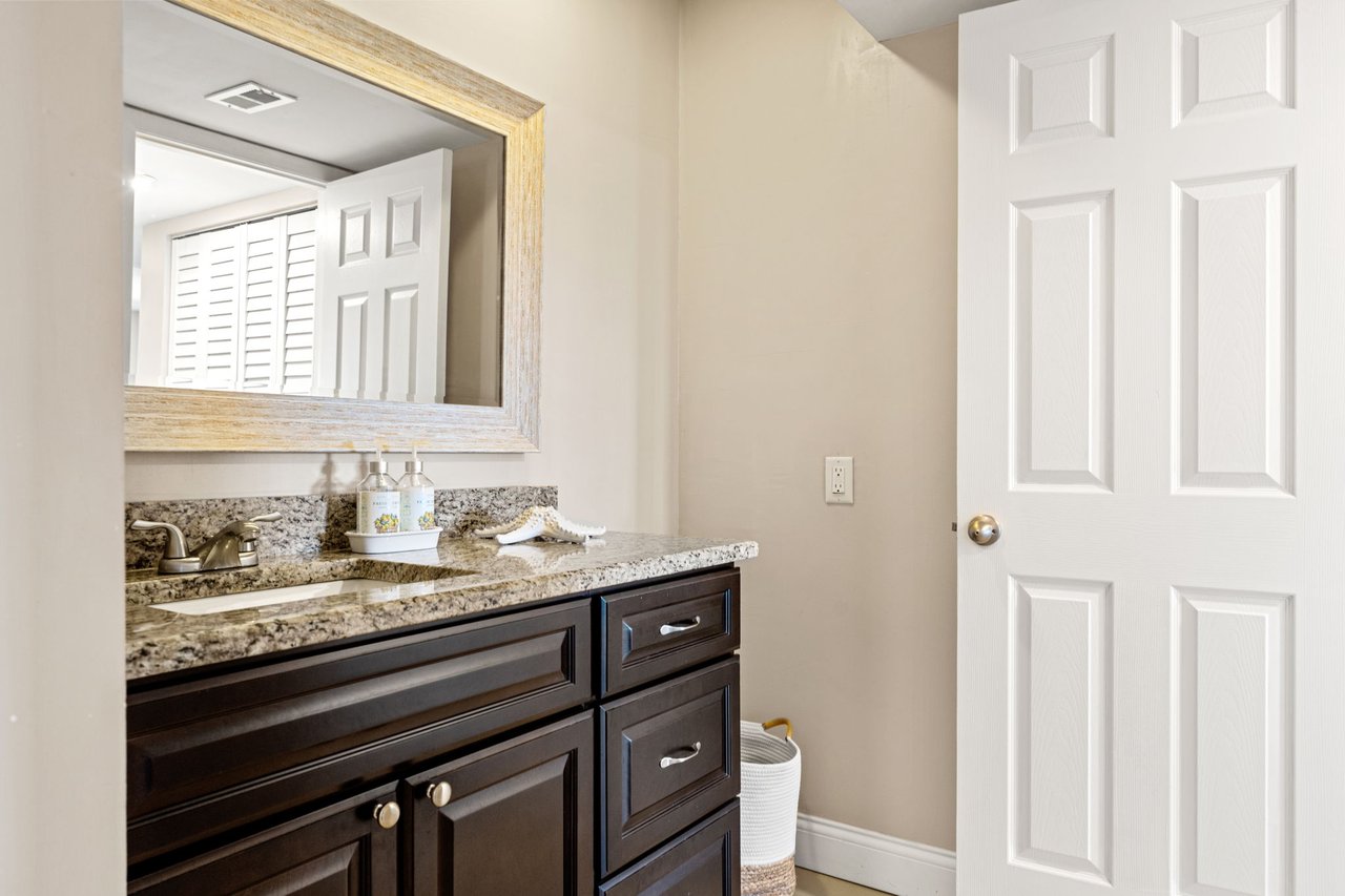 Upgraded 2-Bed Condo in Tarpon Springs with Scenic Views