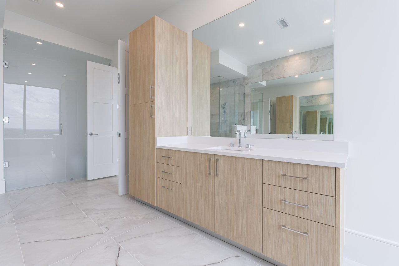 2425 Peachtree Road Unit 1806