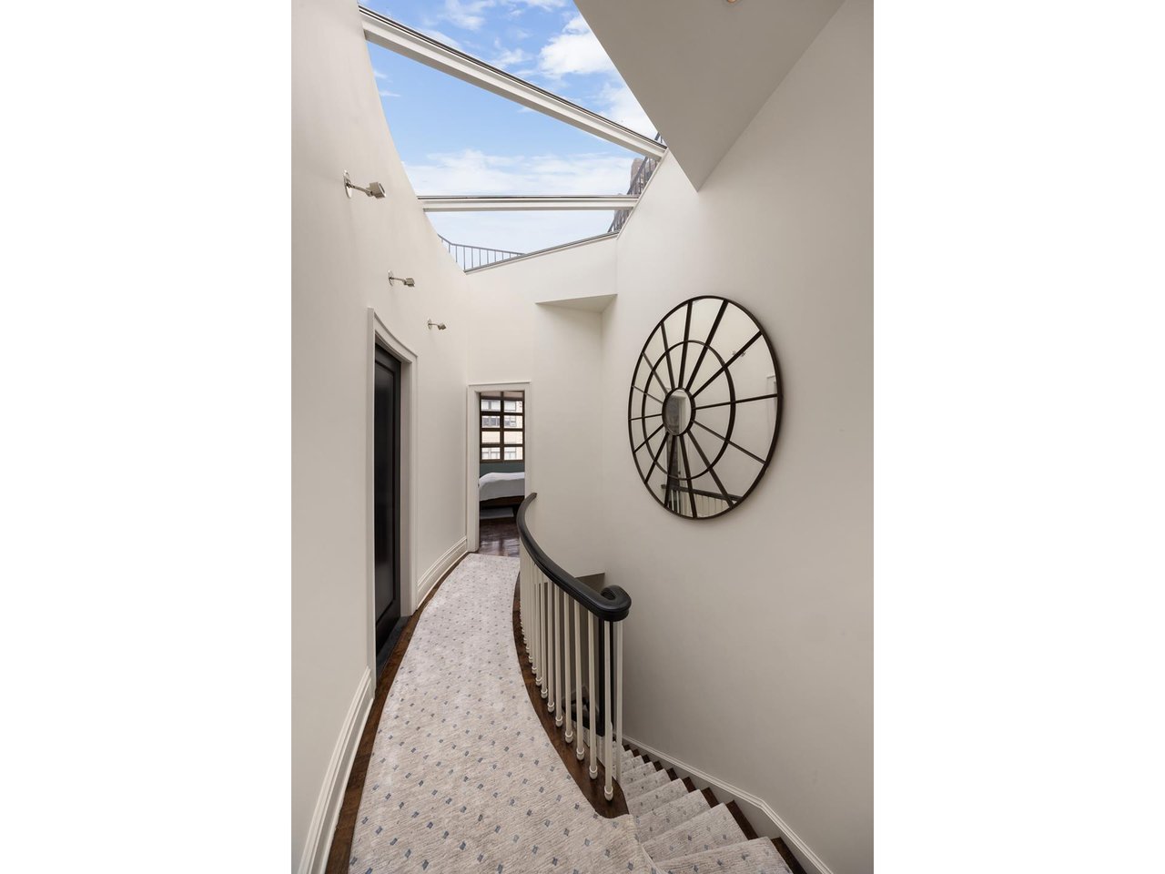 180 E 75TH St - In Contract