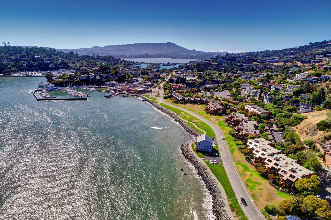 Luxury Townhome Overlooking the Bay