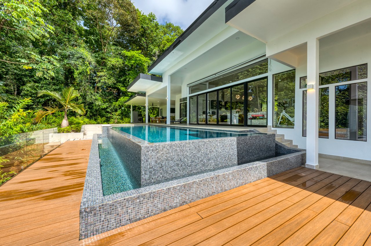 Casa Nueva Vida with Ocean Views & Dual Edge Infinity Pool