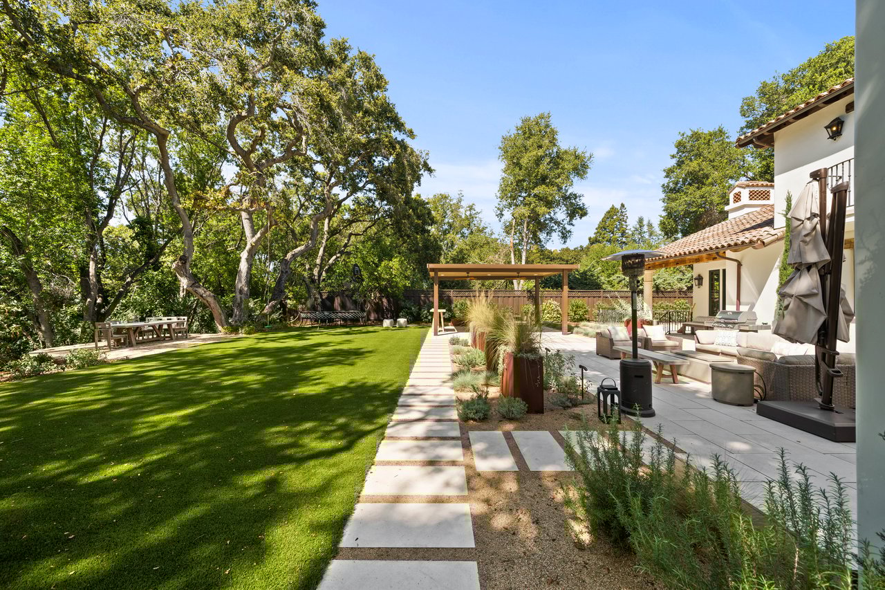 893 Laverne WAY