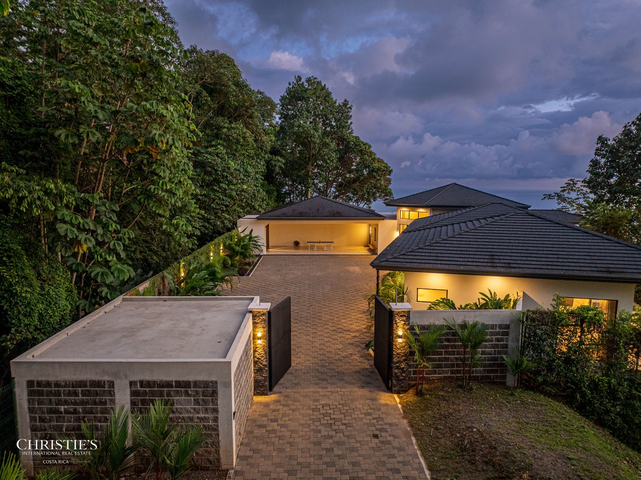 Luxury Estate in Escaleras — 5.5 Acres Majesty of Incredible Ocean Views 