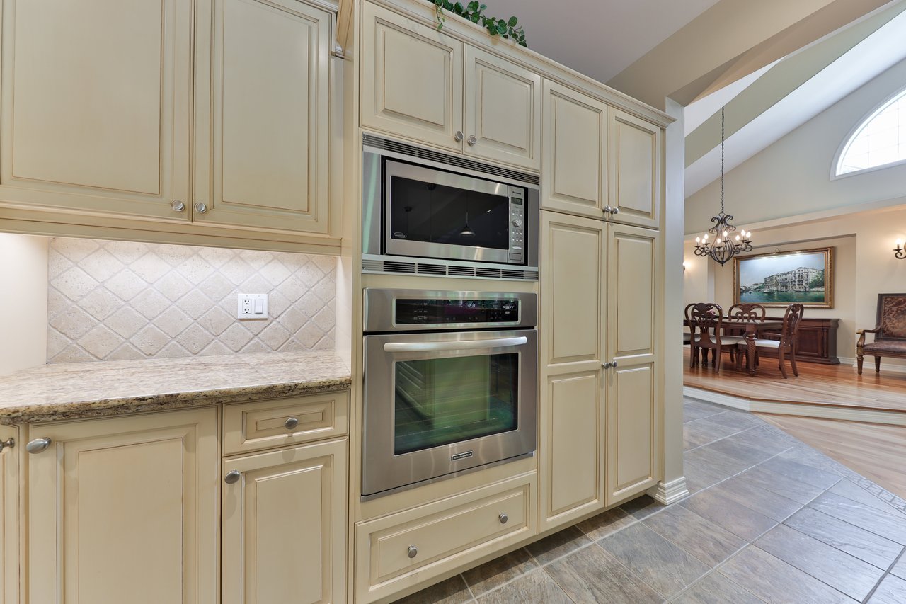 3105 Lakeshore Road, Burlington