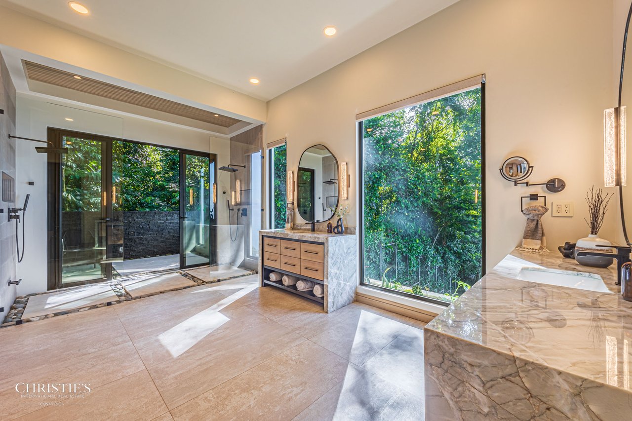 Luxury Estate in Escaleras — 5.5 Acres Majesty of Incredible Ocean Views 