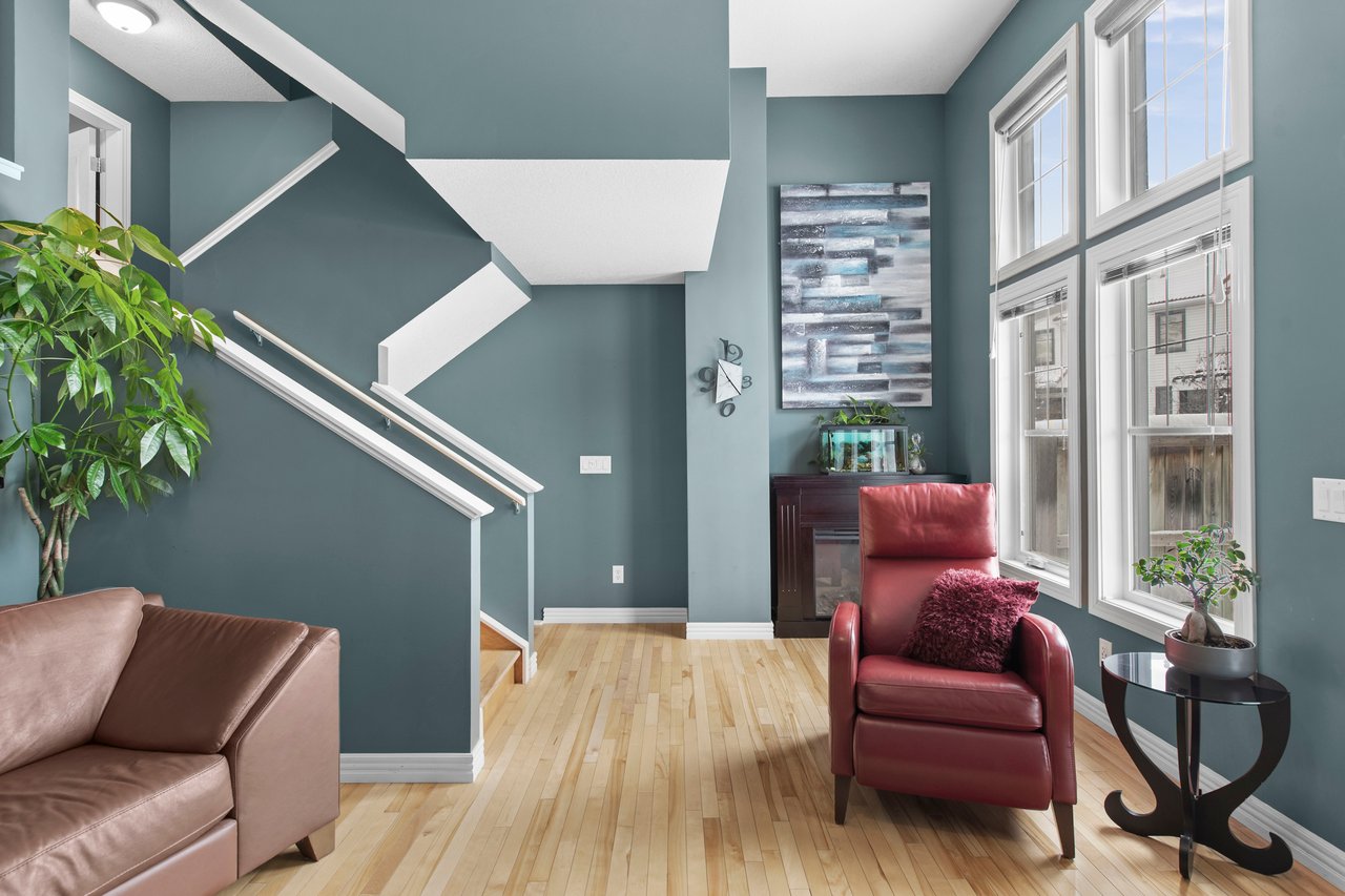 8910 Royal Oak Way NW