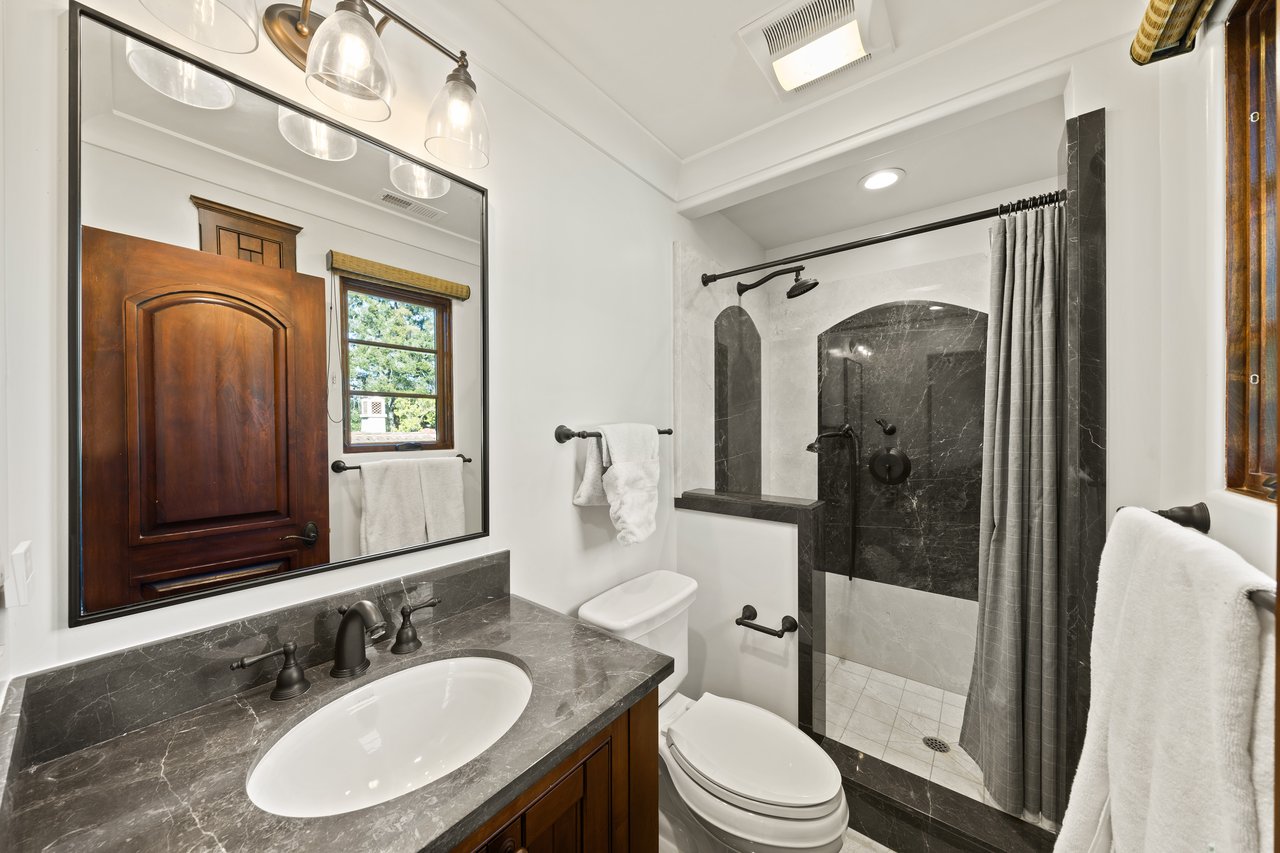 893 Laverne WAY