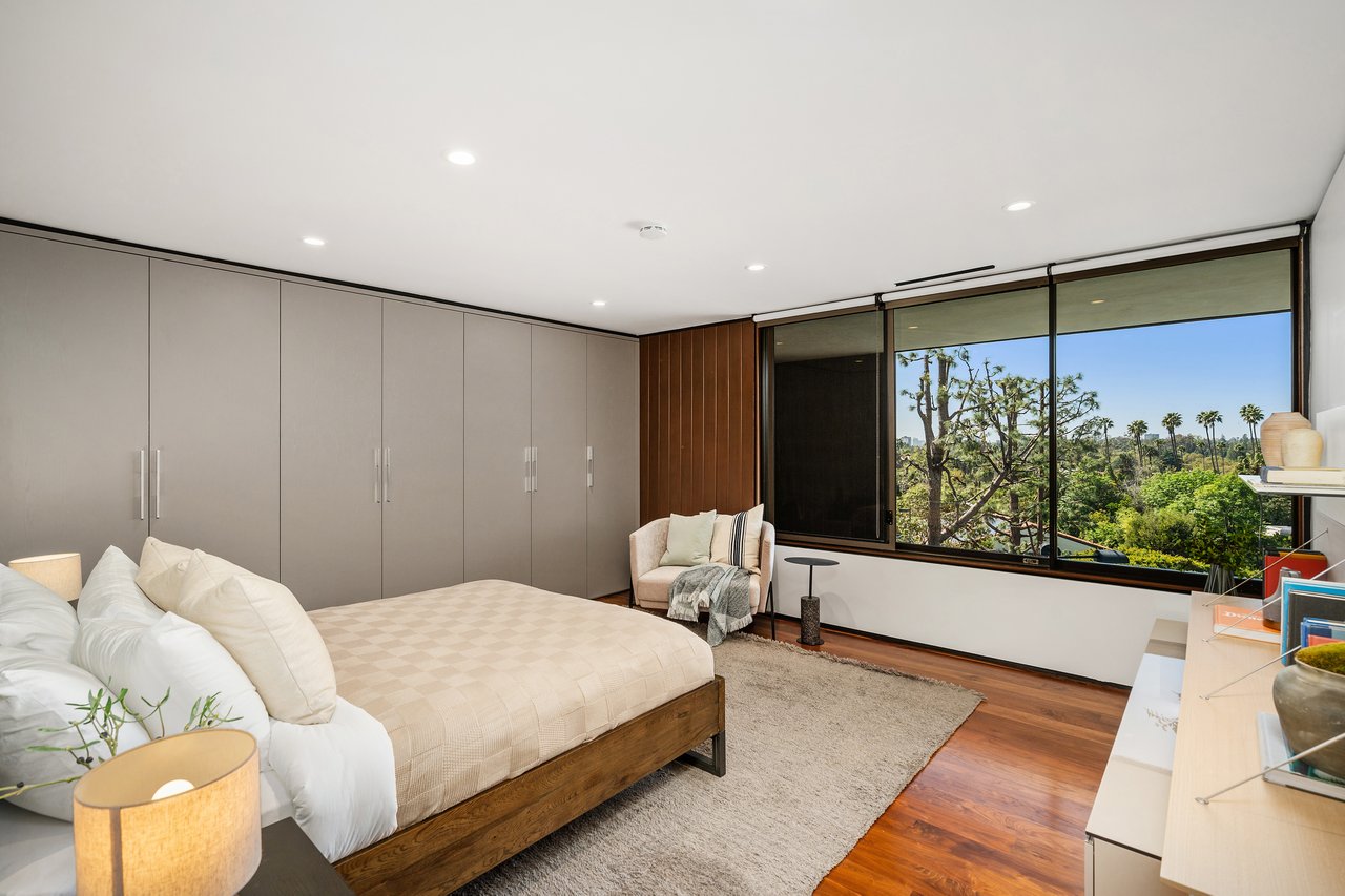  A Beverly Hills Architectural Masterpiece – Where Modern Luxury Meets Timeless Elegance