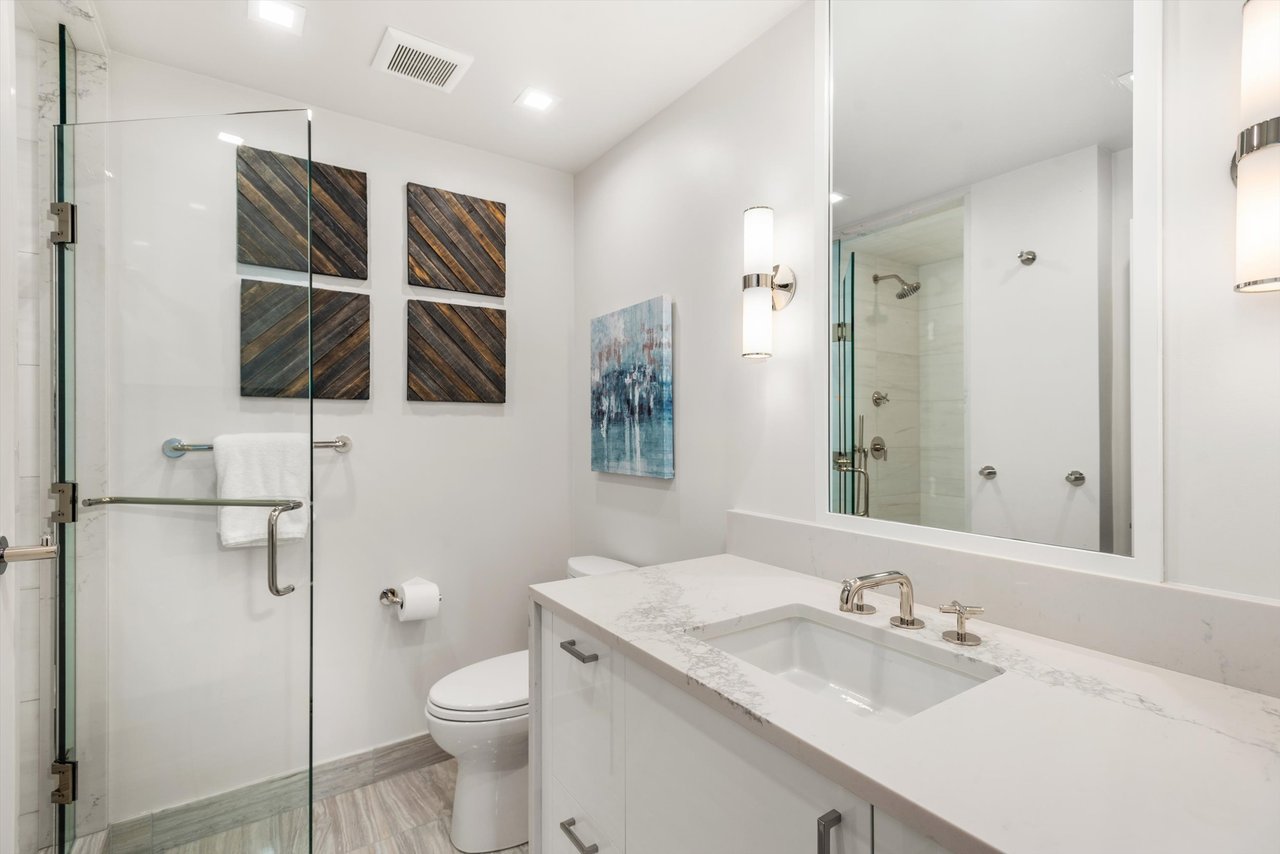 Aspen Core Luxury: Walk to the Gondola from this Spacious Townhome