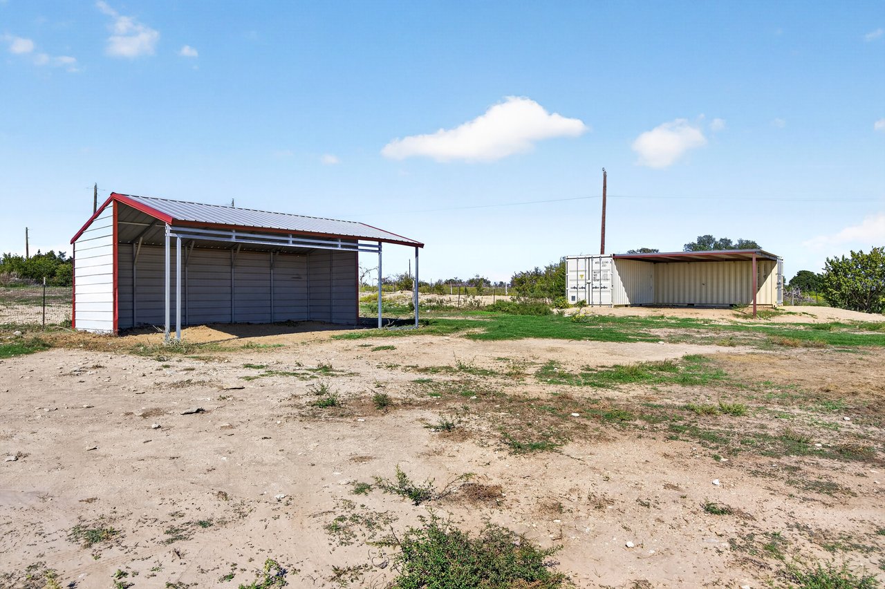 277 Private Road 1611