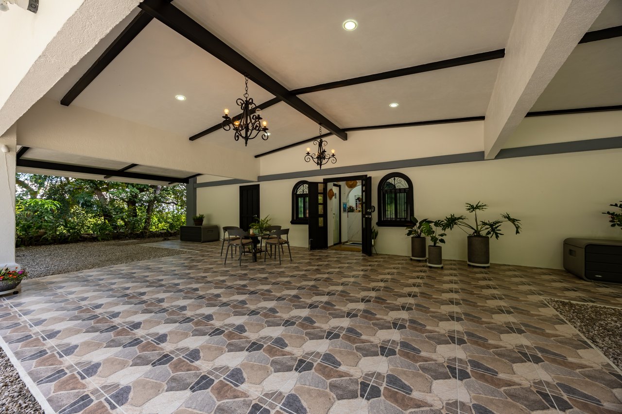 Casa Brillante & Casita Cinco Playas | Modern Home with Guest Casita, Pool & Mountain Views in Huacas