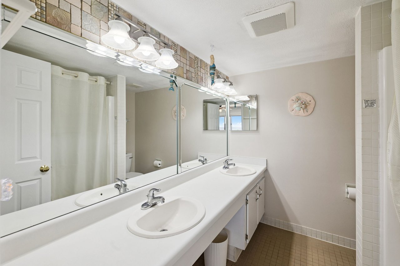 Pinnacle Port Condominium