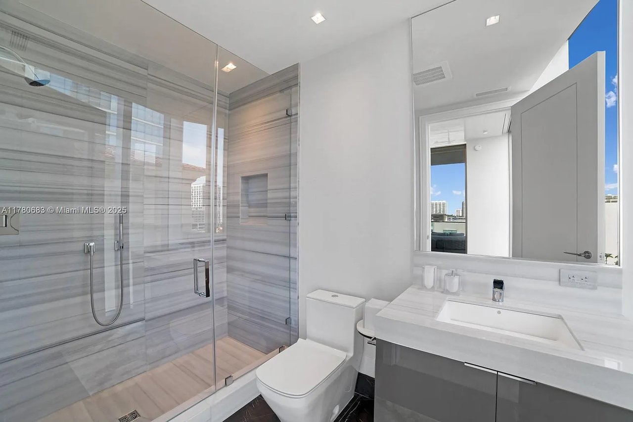 17975 Collins Ave #N701