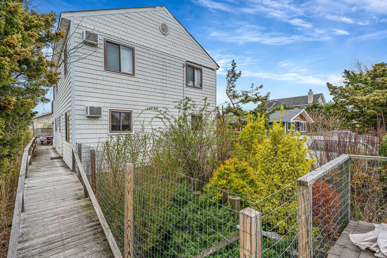 83 E Lighthouse Walk