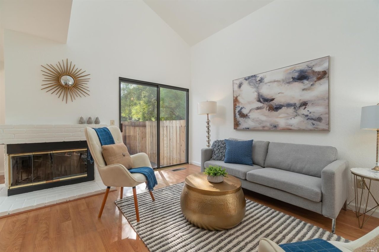 17 Cedarwood Ln