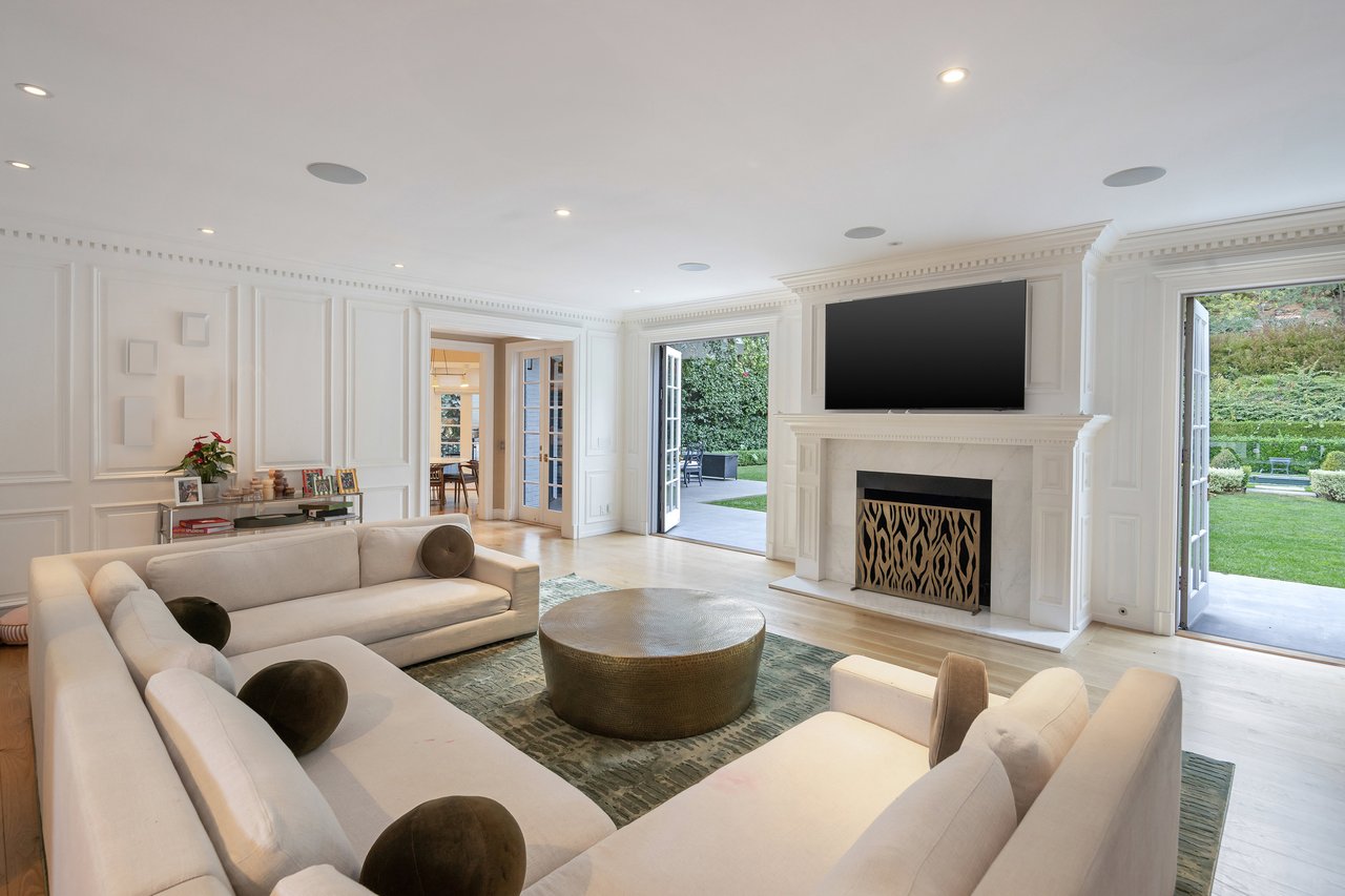 9135 Hazen Dr, Beverly Hills