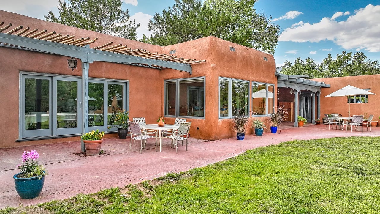 5910 Corrales Rd