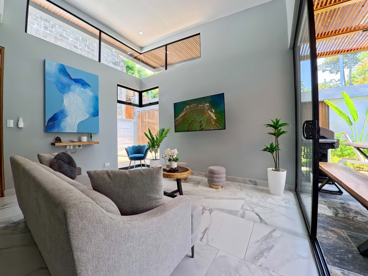 Great Location Brand New Pool House