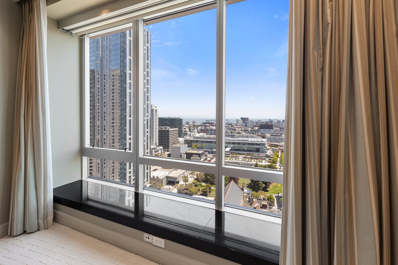 Glass-Walls and Panoramic Views
