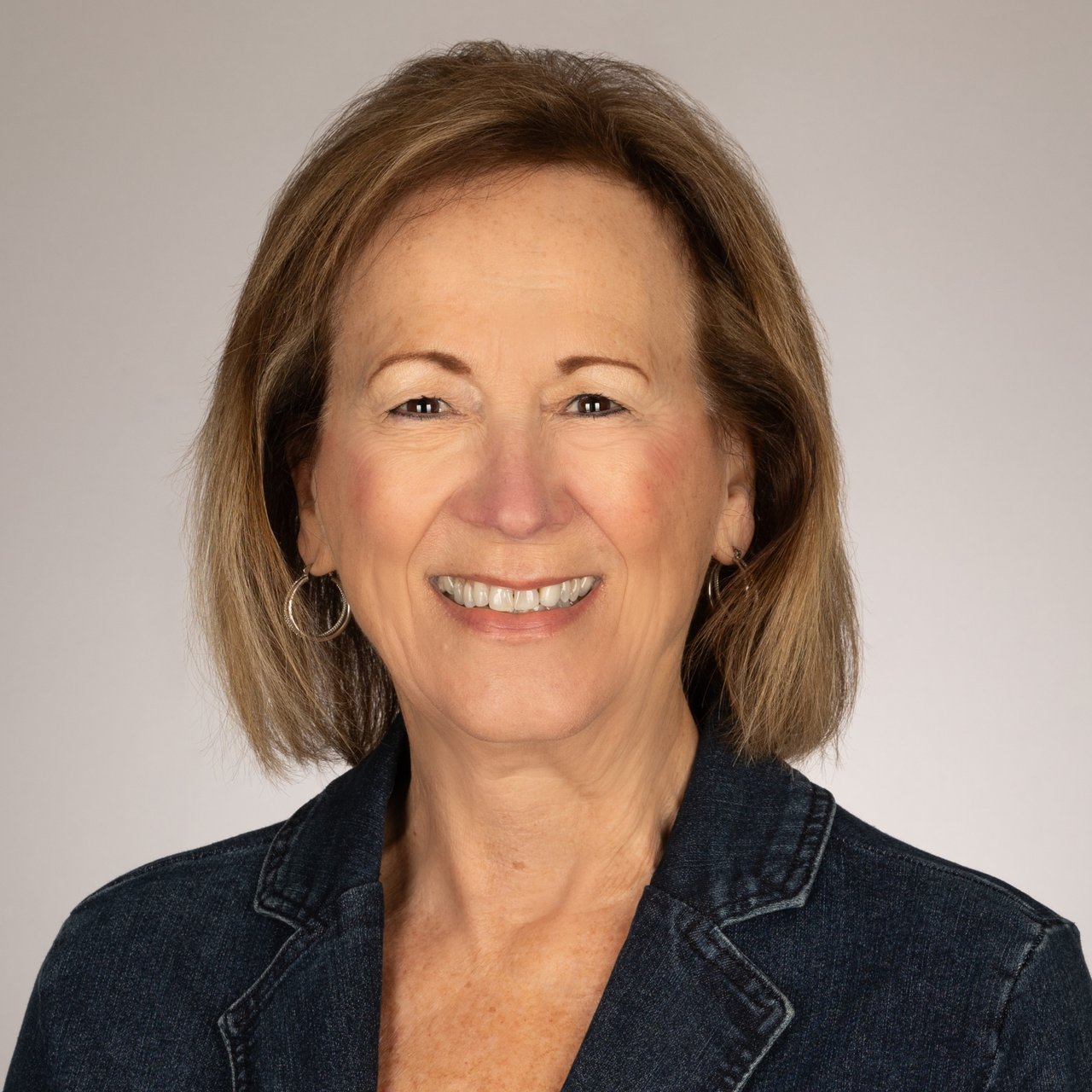 Becky Lipcsak Raleigh, NC Real Estate Agent Headshot