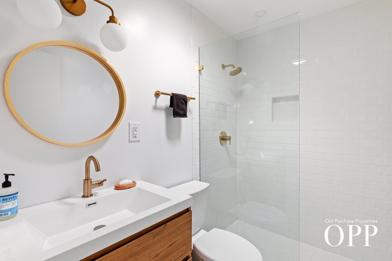 A BELLPORT VILLAGE RETREAT