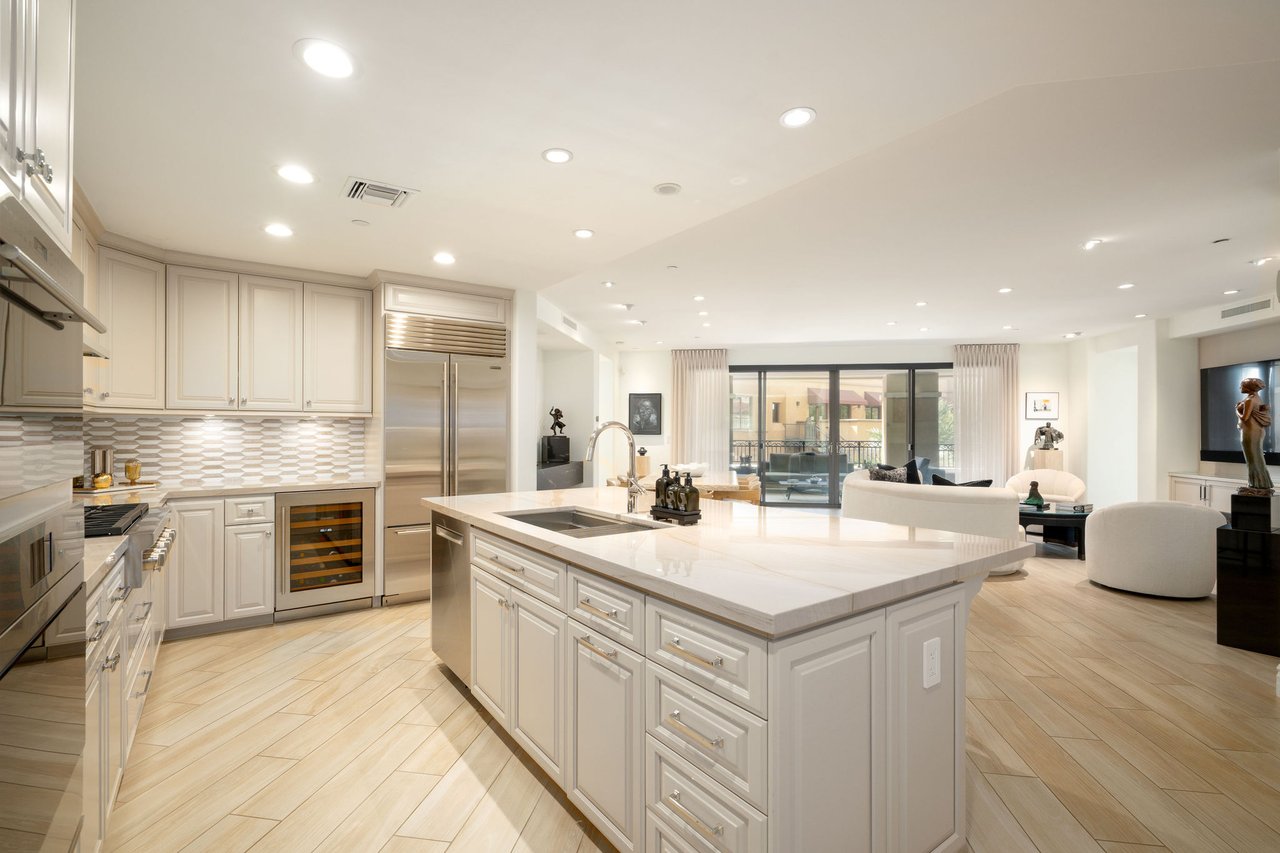 7175 E CAMELBACK Road, 301