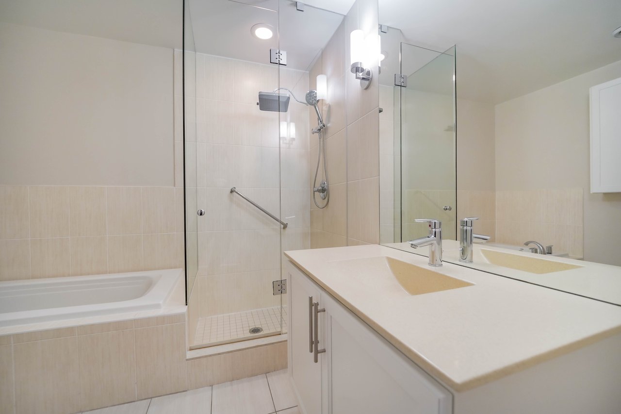 1 Hurontario St 308