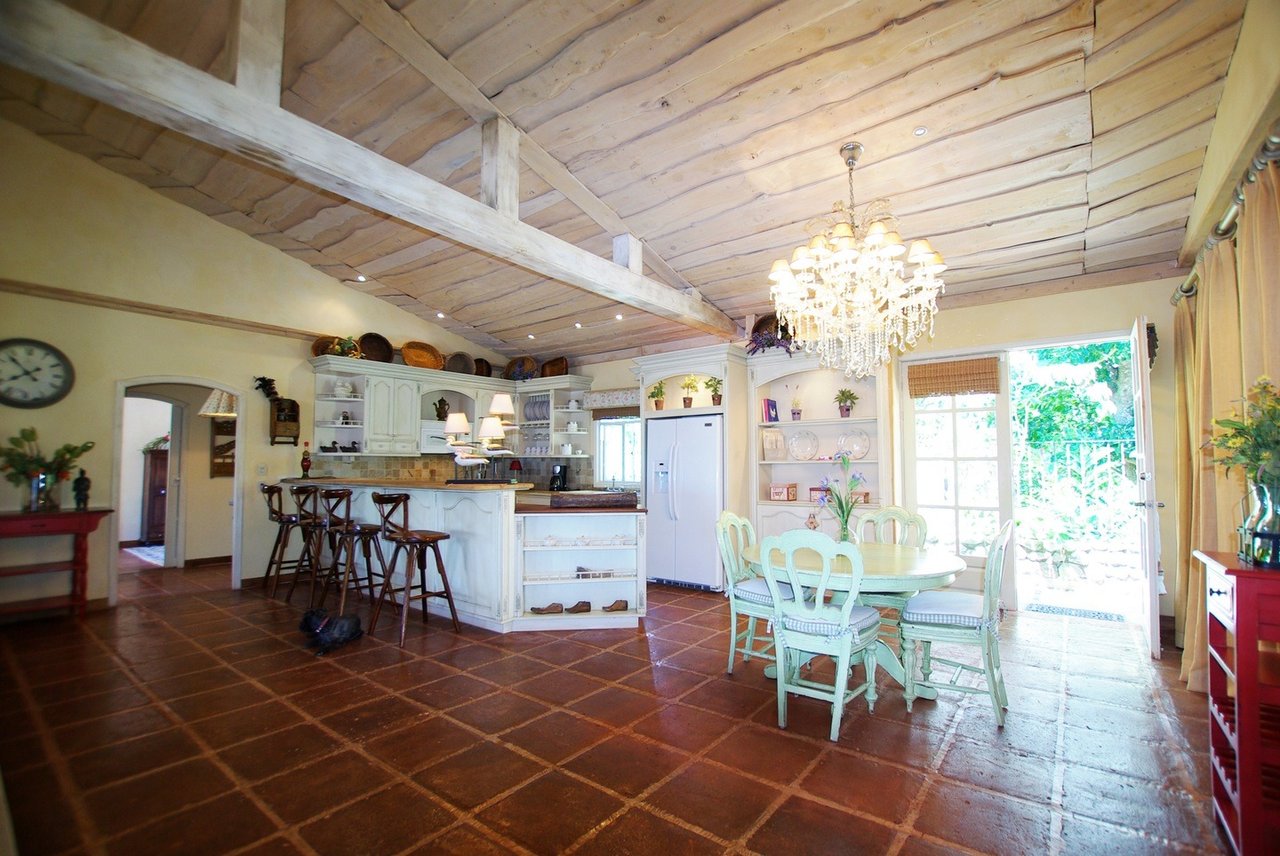 Fully Furnished Provenzal Estate