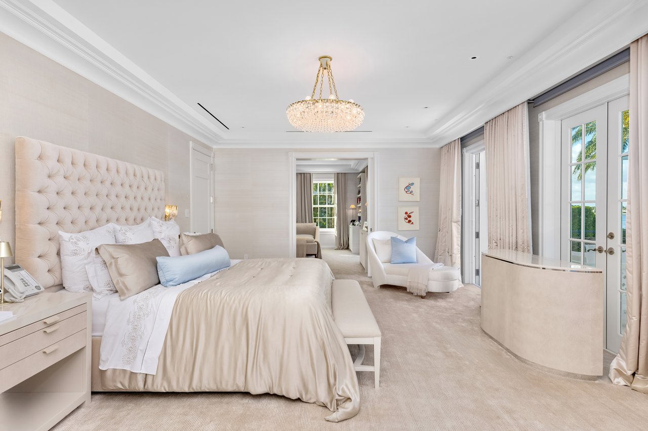 Georgian Waterfront Mansion on Everglades Island