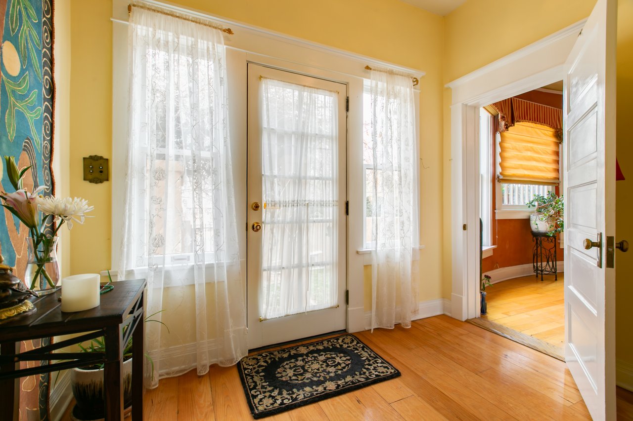 1101 Marquette Ave NW