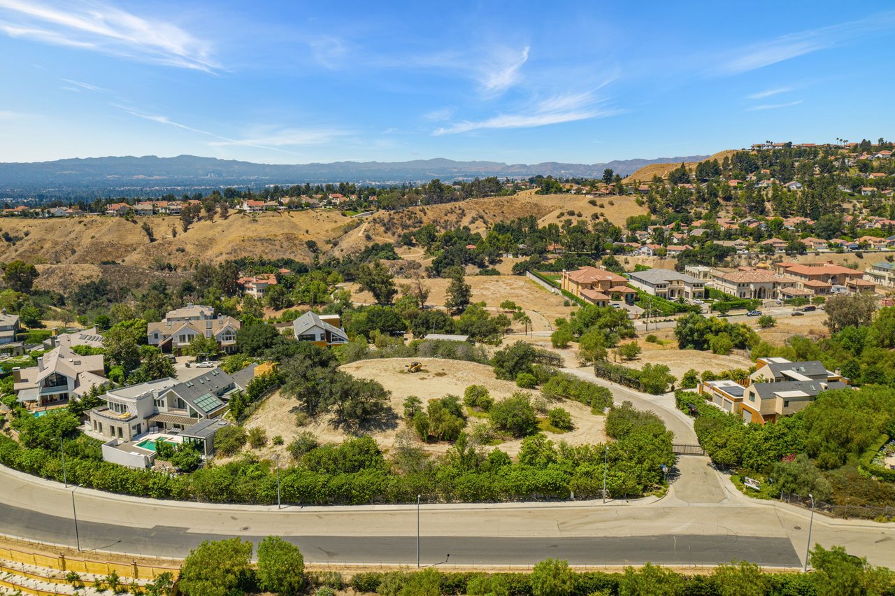 18160 Knoll Hill