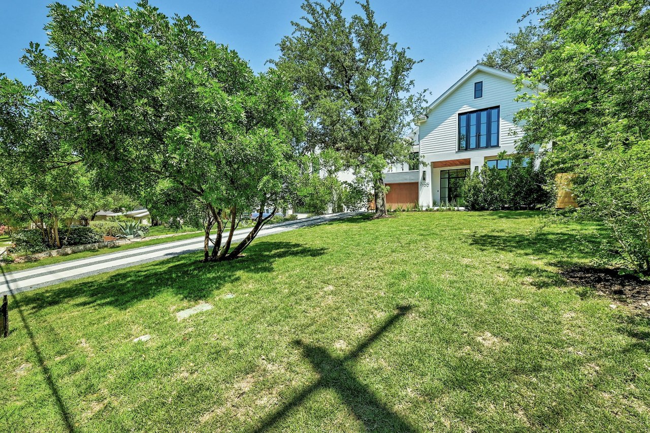 2400 Bridle Path