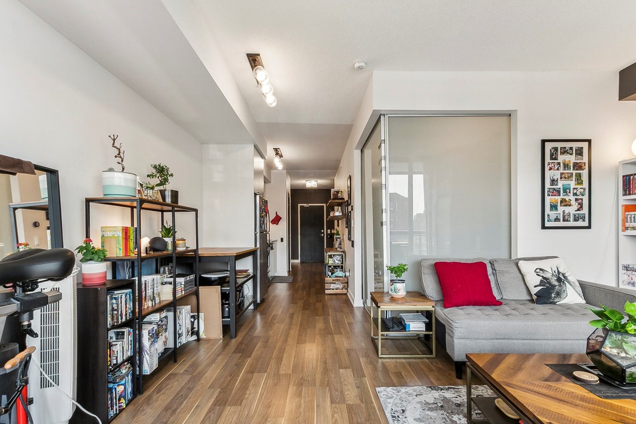 775 King St W Unit: 906