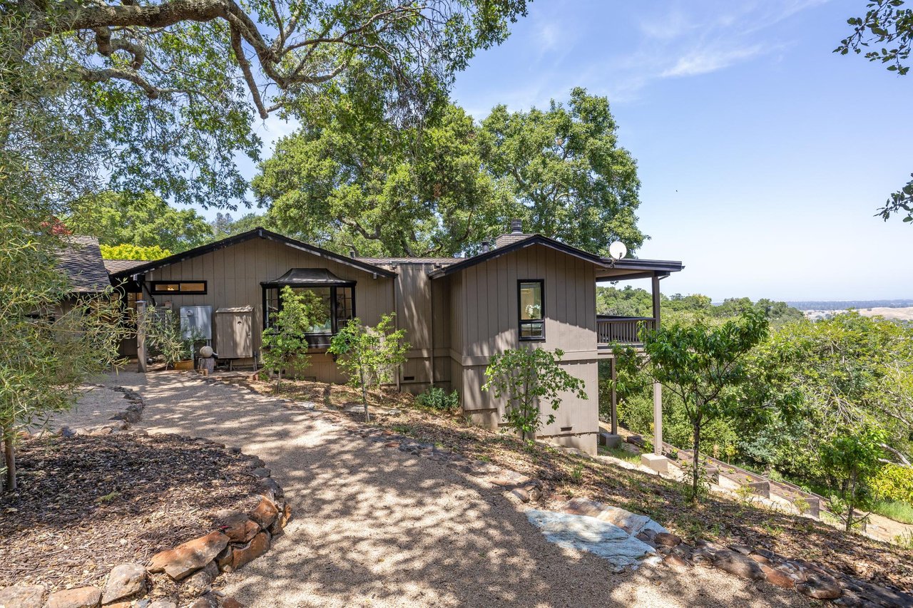138 Bolivar LN