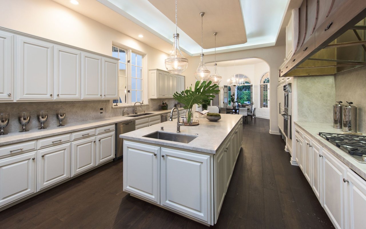 1275 Benedict Canyon Dr