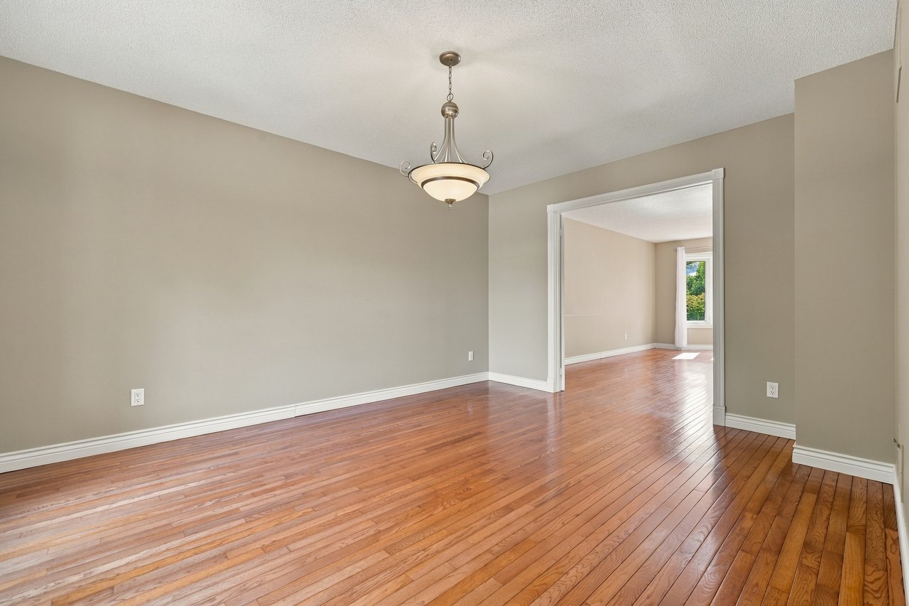 Executive home in Oakville's prestigious Glen Abbey community