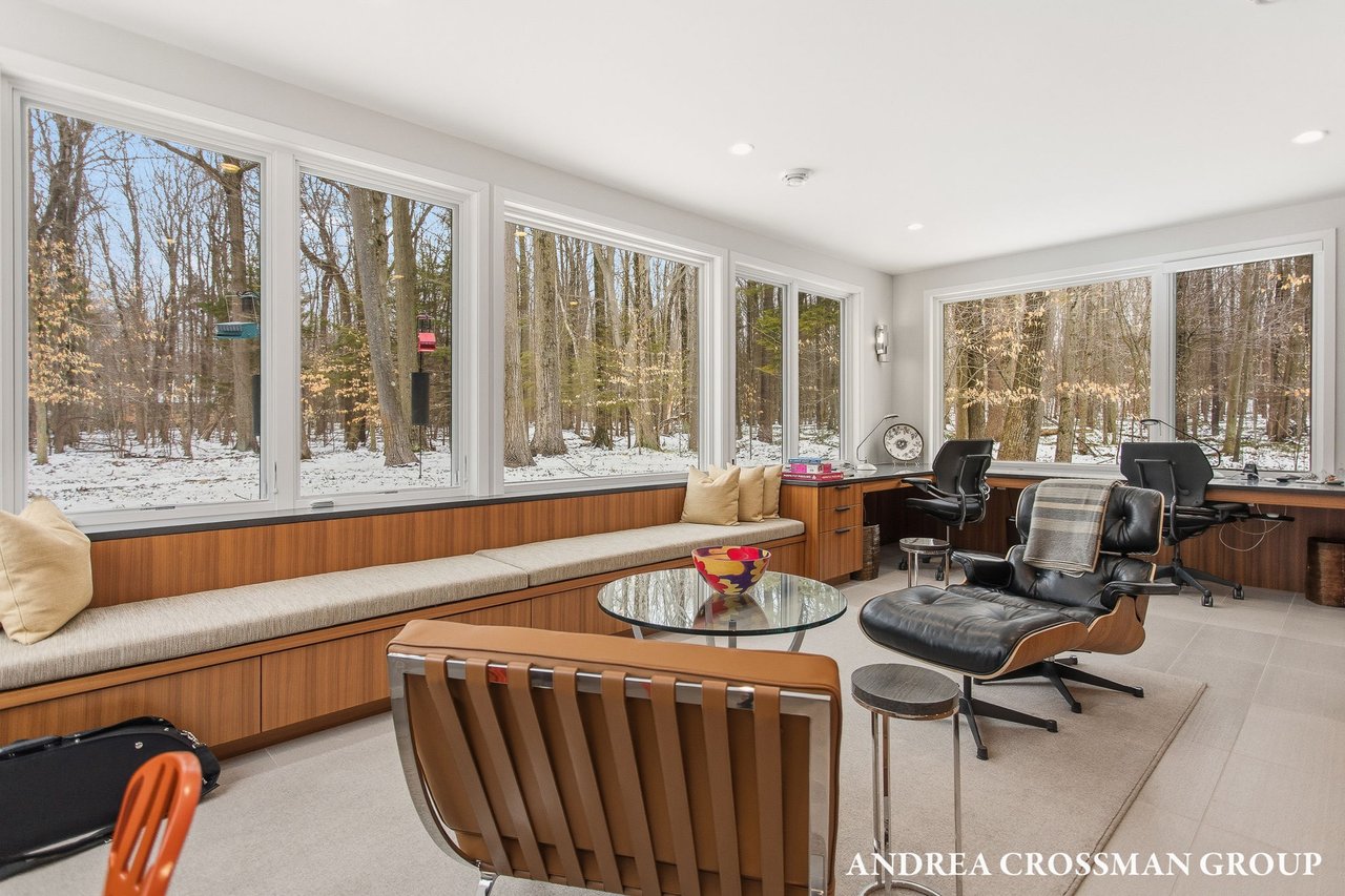 6919 Bendemeer Drive