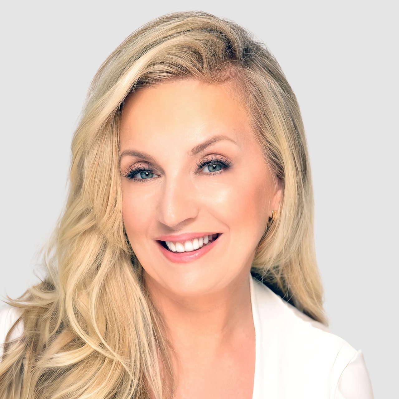 Carla Kupeic Darien, CT Real Estate Agent Headshot