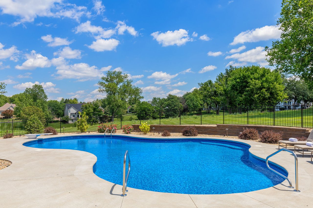 32 Rathfarnum Lane