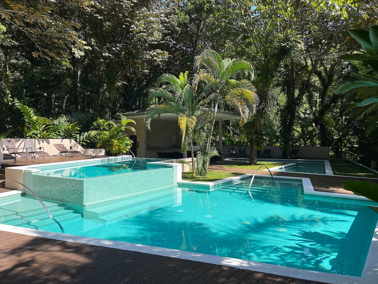 ELAN GROUND FLOOR 2 BEDROOM CONDO WITH BEACH ACCESS. UNIT 4E