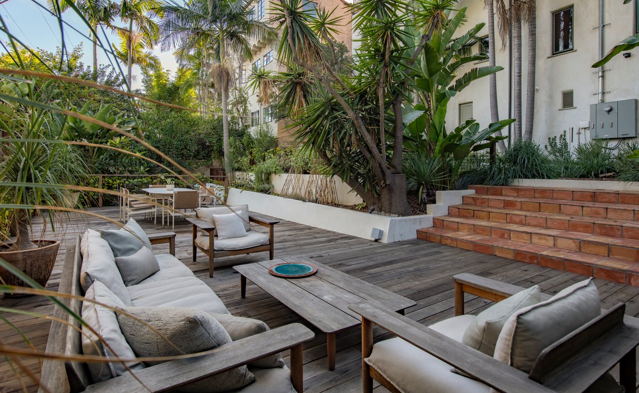 1982 N Normandie Ave