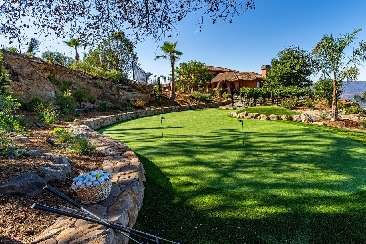 Luxurious Estate Above St. Helena