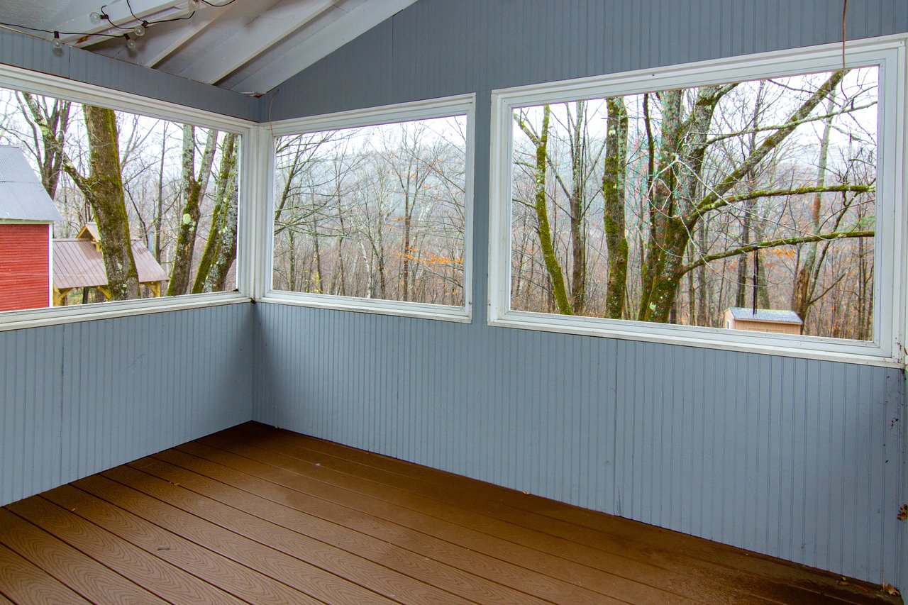 Pet Friendly, updated single family home for Ski Season